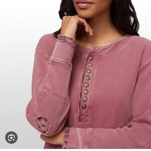 We The Free Fall For You Henley Sweet Cranberry Elbow Patch Top Size Small